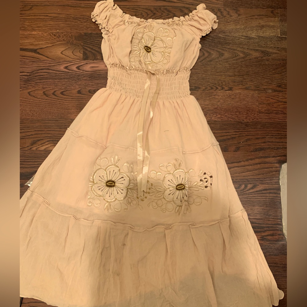❌SOLD❌ Embroidered flower dress